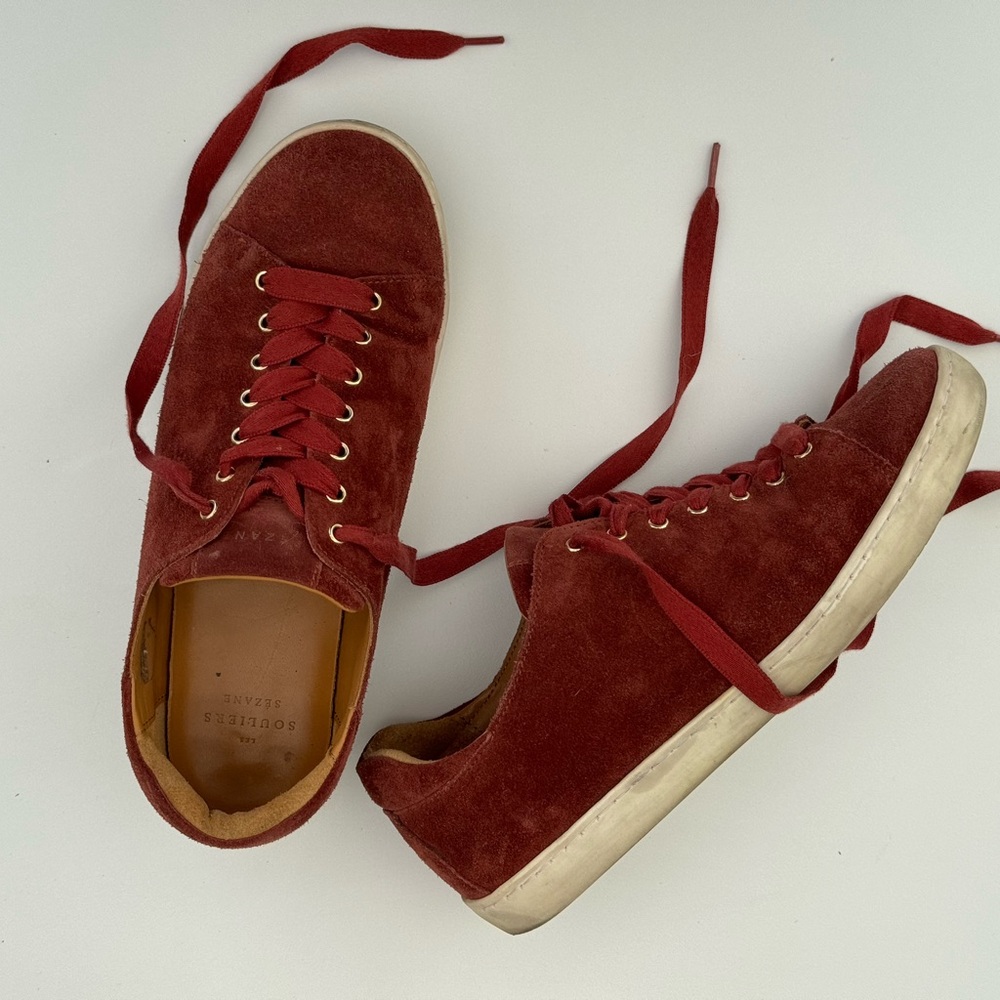 Red shoes size 7